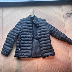 ジャケット がiLostで Hotel Apeldoorn によって報告されました