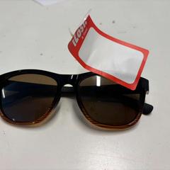 Bicchieri bruin/zwart, come riportato da Avonturenpark Hellendoorn utilizzando iLost