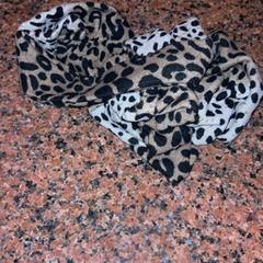 ネクタイ Sjaal panter がiLostで Pathé Nijmegen によって報告されました