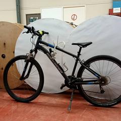 الدراجة Rockrider Donkergrijze herenfiets mtb، كما تم الإبلاغ عنه بواسطة Fietsdepot Hasselt عبر iLost