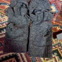 Guants Grey, segons ha informat KABUL à GoGo / Teatro mitjançant iLost