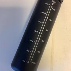 Kuchynský riad a potraviny & Fľaša na vodu, ako bolo nahlásené Artis pomocou iLost