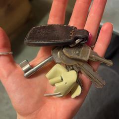 Kulcsok, amint azt KABUL à GoGo / Teatro az iLost segítségével jelentette.