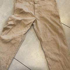 السراويل، كما تم الإبلاغ عنه بواسطة MEININGER Hotel Marseille Centre la Joliette عبر iLost