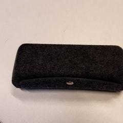 Estuche para gafas con gafas, ha sido reportado por Qbuzz ZHN con iLost