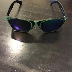 Slnečné okuliare, ako bolo nahlásené Qbuzz U-OV pomocou iLost