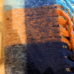 Schal Blauw oranje, gemeldet von IKEA Wilrijk über iLost