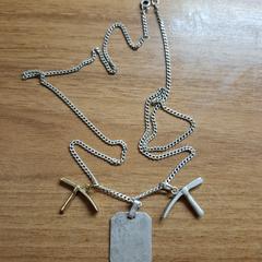 Ketting met hangers, jak bylo nahlášeno na iLost