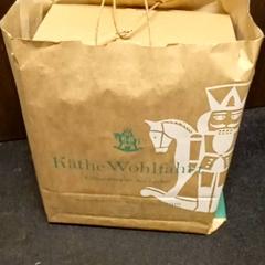 Caixa de agasallo, segundo informou Mövenpick Hotel Amsterdam City Centre usando iLost