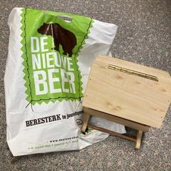 Voederbakje hout, amint azt Centraal magazijn az iLost segítségével jelentette.