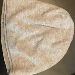 帽子 Grey がiLostで MEININGER Hotel Berlin Central Station によって報告されました