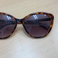 Sonnenbrille, gemeldet von Schönbrunn - Schloss & Park über iLost
