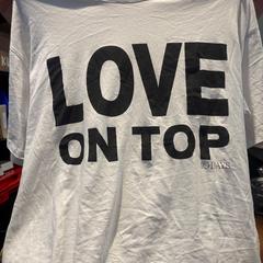 Camicia white shirt, come riportato da Leonardo Hotel Amsterdam Rembrandtpark utilizzando iLost