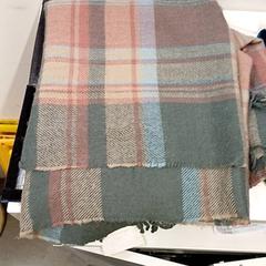 Sciarpa, come riportato da IKEA Toulon utilizzando iLost