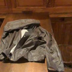 Bunda Donkerbruine leren jas, jak nahlášeno Café Leentje pomocí iLost