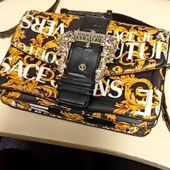 ハンドバッグ がiLostで Mövenpick Hotel Amsterdam City Centre によって報告されました