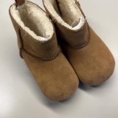 Babysko Bruin, som rapportert av Burgers' Zoo ved bruk av iLost