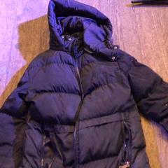 Jaqueta Zwart polyester, segons ha informat De Heeren van Aemstel mitjançant iLost