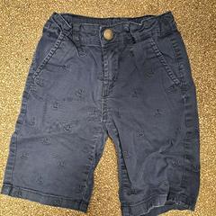 Pantaloncini blauw, come riportato da Centraal magazijn utilizzando iLost