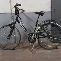 Bici da donna Minerva Zwart-Witte letters, come riportato da Fietsdepot Hasselt utilizzando iLost