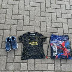 Voetbal shirtje, schoenen, gymtas, come riportato a iLost