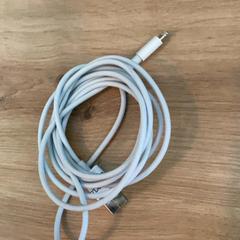 Kábel, amint azt MEININGER Hotel Köln West az iLost segítségével jelentette.