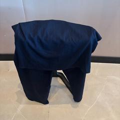 Blauw shirt en broek, ha sido reportado por Van der Valk Hotel Gorinchem con iLost