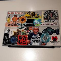 Computador portátil inateck, como reportado por Campus Den Haag utilizando o iLost