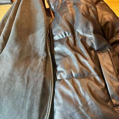 الجاكيتات suede anthraciet, Bodywarmer zwart، كما تم الإبلاغ عنه بواسطة Poppodium 013 عبر iLost