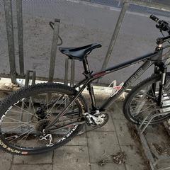 Zwarte mountainbike, som rapporterats till iLost