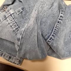 Jeans, come riportato da Mövenpick Hotel Amsterdam City Centre utilizzando iLost