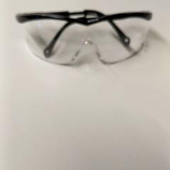 Lunettes de protection Zwart, a été signalé par Heidelberglaan 7 utilisant iLost