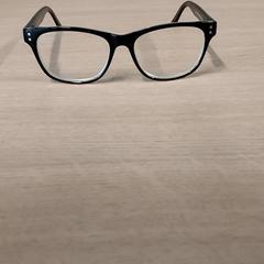 Bril zwart, segons ha informat Centraal magazijn mitjançant iLost