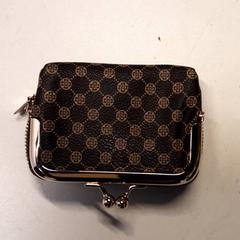 Pénztárca, amint azt Qbuzz ZHN az iLost segítségével jelentette.