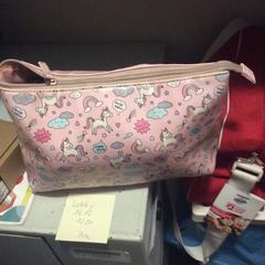 Cosmetic Bag, ha sido reportado por MEININGER Hotel Berlin "Mitte" Humboldthaus con iLost