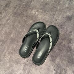 Chinelos de baño, segundo informou Van der Valk Hotel Haarlem usando iLost