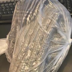 Scarf Grey and black, ha sido reportado por MEININGER Hotel Leipzig Hauptbahnhof con iLost