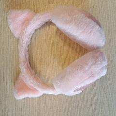 Orelleres roze, pluche, segons ha informat Regio West-Vlaanderen mitjançant iLost