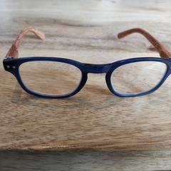 Kinderbril blauw met houtlook poten, as reported to iLost