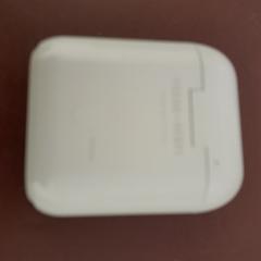 Etui airpods blanc, a été signalé par TCL utilisant iLost