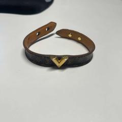 Bracelet, as reported by TheaterHangaar using iLost