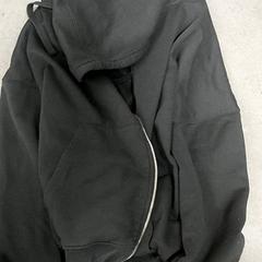 Mikina Zwart, jak nahlášeno Centraal magazijn pomocí iLost