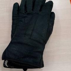 Gloves, as reported by IKEA Leangen using iLost