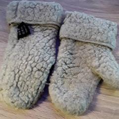 إكسسوارات الملابس، كما تم الإبلاغ عنه بواسطة EBS Tramplein عبر iLost