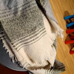 スカーフ echa がiLostで IKEA Paris - Plaisir によって報告されました