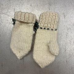 Rukavice stickade vita, ako bolo nahlásené IKEA Linköping pomocou iLost