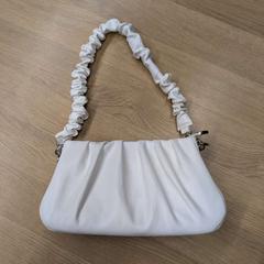 Kabelka bíla kabelka zn. Sinsay, jak nahlášeno IKEA Brno pomocí iLost