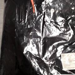 السترة Zwart، كما تم الإبلاغ عنه بواسطة Arriva Friesland / Groningen عبر iLost