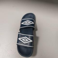 Kleding - slippers, segons ha informat Centraal magazijn mitjançant iLost
