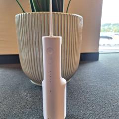 装置 flosser - gevonden op 14-07 がiLostで Van der Valk Rotterdam Blijdorp によって報告されました